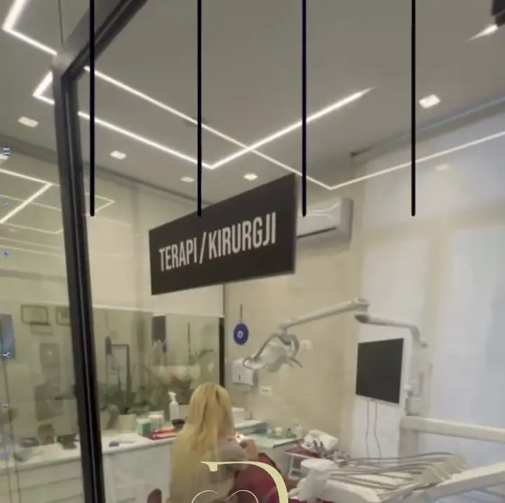 Glass partitions with thin black frames