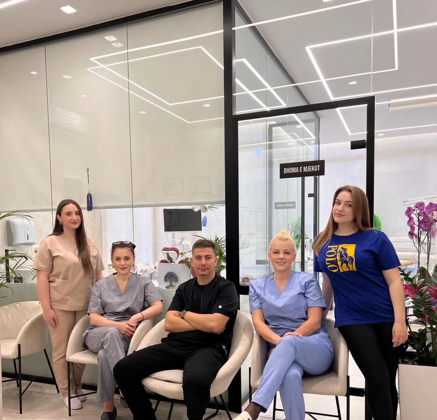 The Diamanti Elite team in the clinic's waiting area